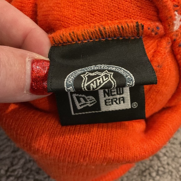Vintage NHL New Era New York Islanders Hockey Knit Beanie Pom Pom Hat Cap Y2K - Picture 3 of 4